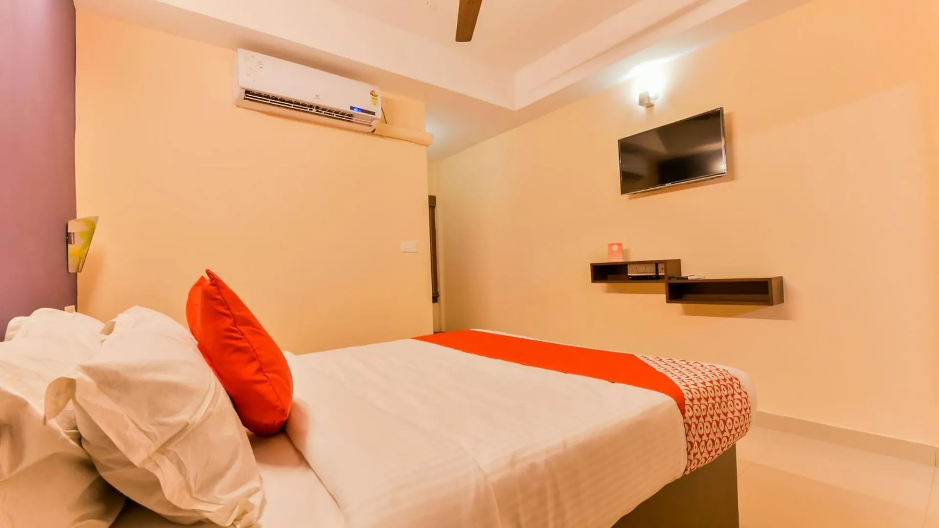***  Hotel O Raiban Alappuzha India